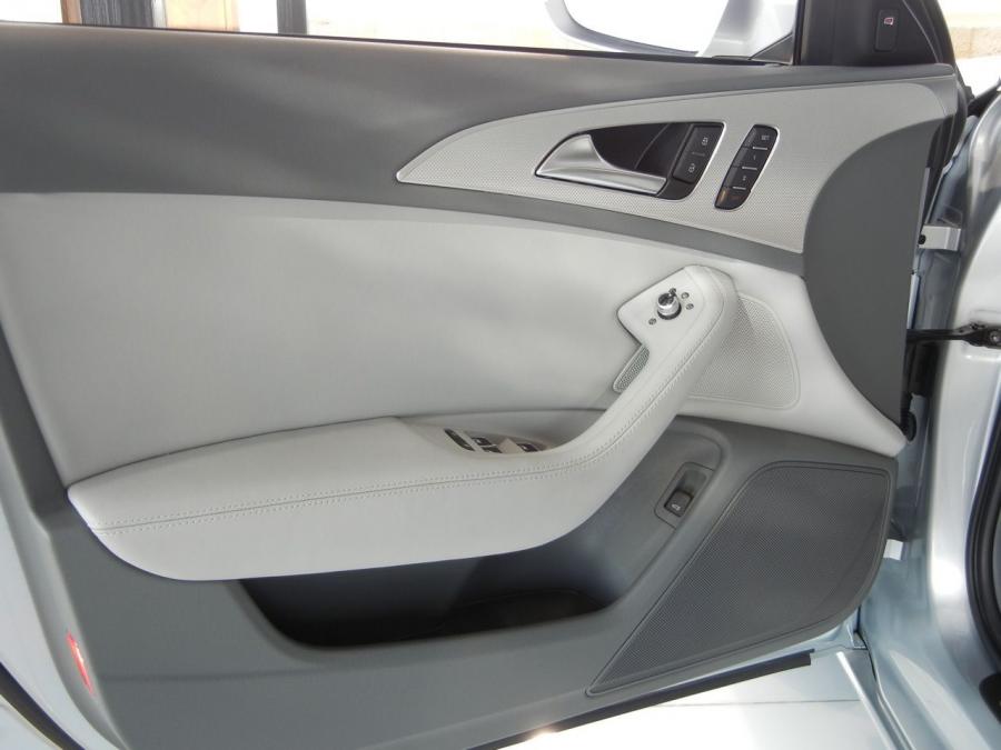 Детали интерьера Audi A6 3.0T S-Line Sedan (4G, C7) 2011 года  (WW) (фото 59 из 115)
